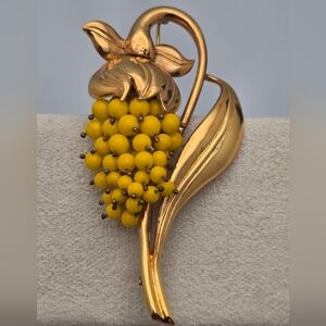Vintage CORO Gold-Tone Grape Flower Brooch Yellow Glass Beads